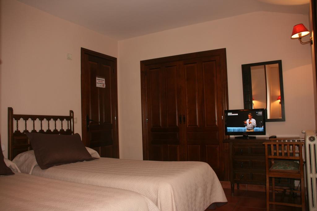 Hotel Olimpia อัลบาร์ราซิน ภายนอก รูปภาพ